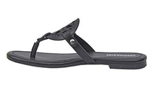 
                        
                          將圖片載入圖庫檢視器 CUSHIONAIRE Women's Cameron Flat Sandal with +Comfort
                        
                      