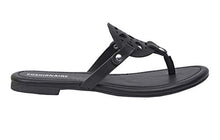 
                        
                          將圖片載入圖庫檢視器 CUSHIONAIRE Women's Cameron Flat Sandal with +Comfort
                        
                      
