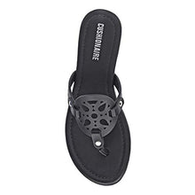 
                        
                          將圖片載入圖庫檢視器 CUSHIONAIRE Women's Cameron Flat Sandal with +Comfort
                        
                      