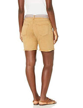 
                        
                          將圖片載入圖庫檢視器 Jag Jeans Women's Demi 8" Belted Boyfriend Short
                        
                      
