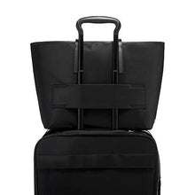 
                        
                          गैलरी व्यूवर में इमेज लोड करें, TUMI - Voyageur Everyday Tote Bag - Travel Bag for Women - Black
                        
                      