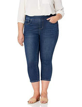 
                        
                          Load image into Gallery viewer, Jag Jeans Women's Plus Size Maya Skinny Pull on Crop Jean
                        
                      