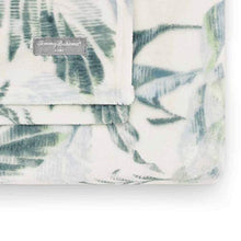 
                        
                          Cargar imagen en el visor de la galería, Tommy Bahama Wallpaper Leaves Ultra Soft Plush Throw, 50x70, Green
                        
                      