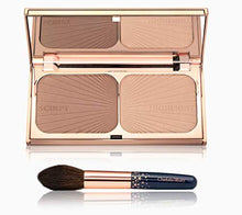 
                        
                          Cargar imagen en el visor de la galería, CHARLOTTE TILBURY LIMITED EDITION FILMSTAR BRONZE &amp; GLOW SET HIGHLIGHTER &amp; BRUSH KIT
                        
                      