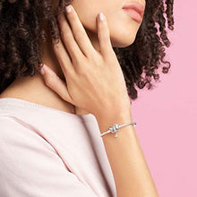 
                        
                          Muat gambar ke penampil Galeri, Pandora Jewelry Moments Butterfly Clasp Snake Chain Cubic Zirconia Bracelet in Sterling Silver - JOY2ESpree
                        
                      