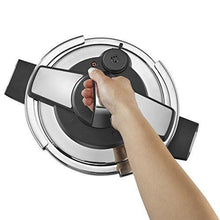 
                        
                          गैलरी व्यूवर में इमेज लोड करें, Cuisinart Professional Collection Stainless Pressure cooker, Medium, Silver - JOY2ESpree
                        
                      