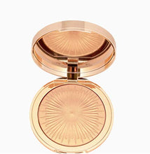 
                        
                          Load image into Gallery viewer, CHARLOTTE TILBURY MAGIC STAR HIGHLIGHTER MAGIC STAR
                        
                      