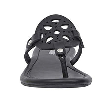 
                        
                          將圖片載入圖庫檢視器 CUSHIONAIRE Women's Cameron Flat Sandal with +Comfort
                        
                      
