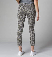 
                        
                          गैलरी व्यूवर में इमेज लोड करें, Jag Jeans Women's Margaret Camo Utility Ankle Pant
                        
                      