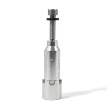 
                        
                          गैलरी व्यूवर में इमेज लोड करें, Cobra .335 Hosel Sleeve AMP Cell Driver, Silver, RH - JOY2ESpree
                        
                      
