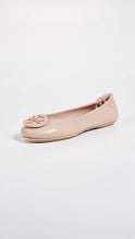 
                        
                          將圖片載入圖庫檢視器 Tory Burch Women's Minnie Travel Ballet Flats
                        
                      
