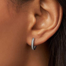 
                        
                          將圖片載入圖庫檢視器 Pandora Jewelry Pave Heart Hoop Cubic Zirconia Earrings in Sterling Silver (2.5mm) - JOY2ESpree
                        
                      