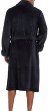 
                        
                          Cargar imagen en el visor de la galería, Tommy Bahama Men's Soft Plush Robe
                        
                      