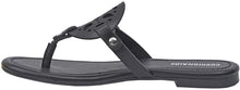 
                        
                          將圖片載入圖庫檢視器 CUSHIONAIRE Women's Cameron Flat Sandal with +Comfort
                        
                      