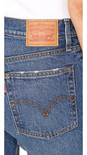 
                        
                          Load image into Gallery viewer, Levi's Women's Wedgie Straight Jeans
                        
                      