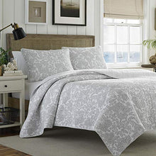 
                        
                          गैलरी व्यूवर में इमेज लोड करें, Tommy Bahama Island Memory Gray Quilt Set, Full/Queen, Pelican Gray
                        
                      