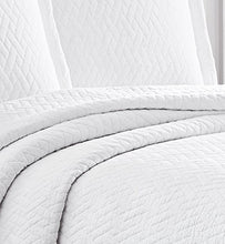 
                        
                          將圖片載入圖庫檢視器 Tommy Bahama White Chevron Quilt Set, King, White
                        
                      