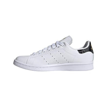 
                        
                          Cargar imagen en el visor de la galería, adidas Originals Women's Stan Smith Sneaker
                        
                      