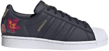 
                        
                          Cargar imagen en el visor de la galería, adidas Originals womens Superstar Shoes
                        
                      