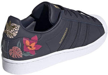 
                        
                          Cargar imagen en el visor de la galería, adidas Originals womens Superstar Shoes
                        
                      