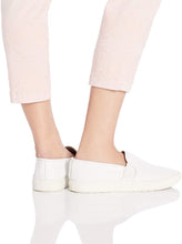 
                        
                          Load image into Gallery viewer, Jag Jeans Women's Petite Flora Chino Crop with Embroidery
                        
                      