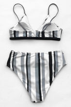
                        
                          將圖片載入圖庫檢視器 CUPSHE Women's Stripe Bikini Bowknot Shirred Swimsuit
                        
                      