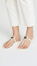 
                        
                          गैलरी व्यूवर में इमेज लोड करें, Tory Burch Women's Mini Miller Flip Flops - JOY2ESpree
                        
                      