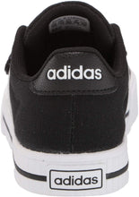 
                        
                          画像をギャラリービューアに読み込む, adidas Kids' Daily 3.0 Skate Shoe
                        
                      