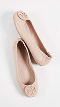 
                        
                          將圖片載入圖庫檢視器 Tory Burch Women's Minnie Travel Ballet Flats
                        
                      