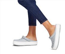 
                        
                          Cargar imagen en el visor de la galería, Crocs Women's Crocband Platform Clog
                        
                      