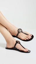 
                        
                          गैलरी व्यूवर में इमेज लोड करें, Tory Burch Women's Mini Miller Flip Flops - JOY2ESpree
                        
                      