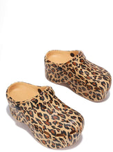 
                        
                          गैलरी व्यूवर में इमेज लोड करें, Cape Robbin Gardener Platform Clogs Slippers for Women, Women’s Fashion Comfortable Slip On Slides Shoes
                        
                      