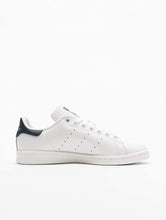 
                        
                          Load image into Gallery viewer, adidas Originals Mens Stan Smith Leather Sneaker
                        
                      