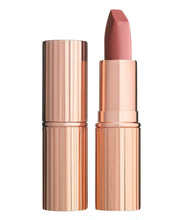 
                        
                          Cargar imagen en el visor de la galería, Charlotte Tilbury 'Matte Revolution' Lipstick - GLASTONBERRY
                        
                      