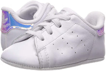
                        
                          將圖片載入圖庫檢視器 adidas Originals Unisex-Child Stan Smith Crib Sneaker
                        
                      