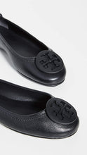 
                        
                          將圖片載入圖庫檢視器 Tory Burch Women's Minnie Travel Ballet Flats
                        
                      