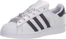 
                        
                          Cargar imagen en el visor de la galería, adidas Originals womens Superstar Shoes
                        
                      