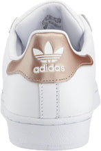 
                        
                          Cargar imagen en el visor de la galería, adidas Originals womens Superstar Shoes
                        
                      