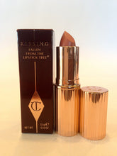
                        
                          画像をギャラリービューアに読み込む, Charlotte Tilbury KISSING Lipstick Bitch Perfect
                        
                      