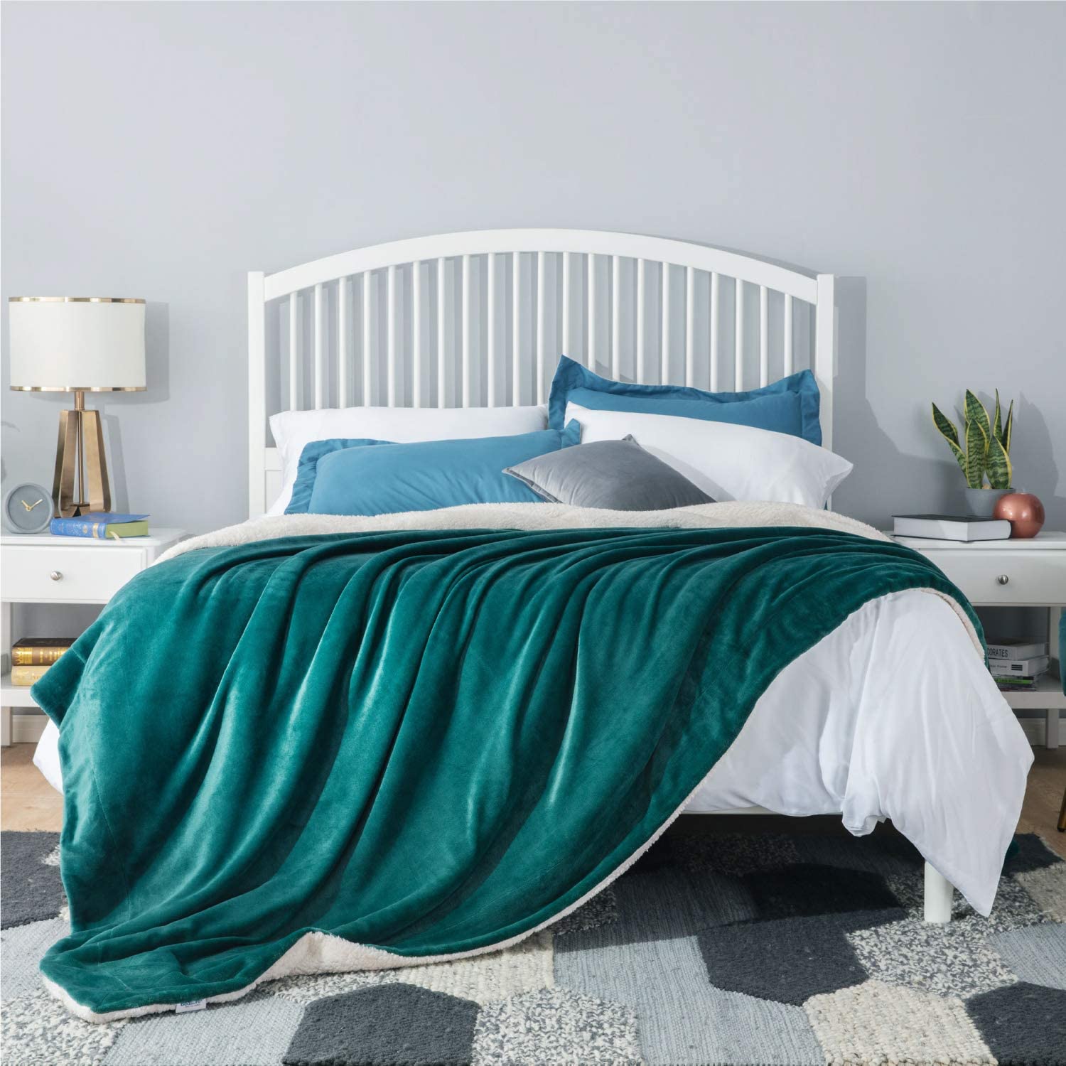 Bedsure Sherpa Fleece Blanket Throw Size Navy Lightweight Super Soft Cozy Luxury Bed Blanket Microfiber