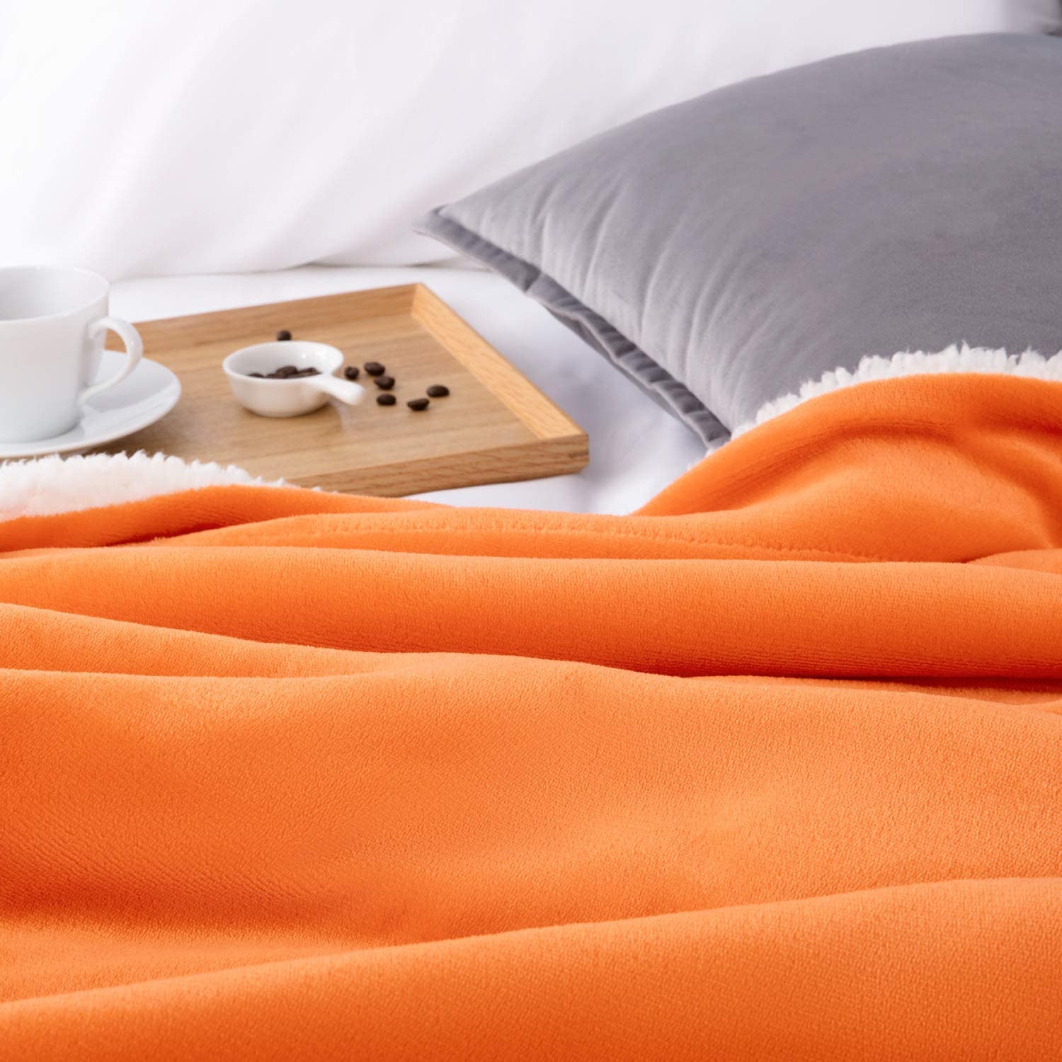 Bedsure Sherpa Fleece Blanket Throw Size Navy Lightweight Super Soft Cozy Luxury Bed Blanket Microfiber