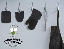 
                        
                          Muat gambar ke penampil Galeri, Cuisinart Chambray Neoprene Mini Oven Mitts, 2 Pack – Heat Resistant to 400 F . - JOY2ESpree
                        
                      