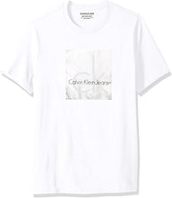 
                        
                          Cargar imagen en el visor de la galería, Calvin Klein Men's Short Sleeve Monogram Logo T-Shirt
                        
                      