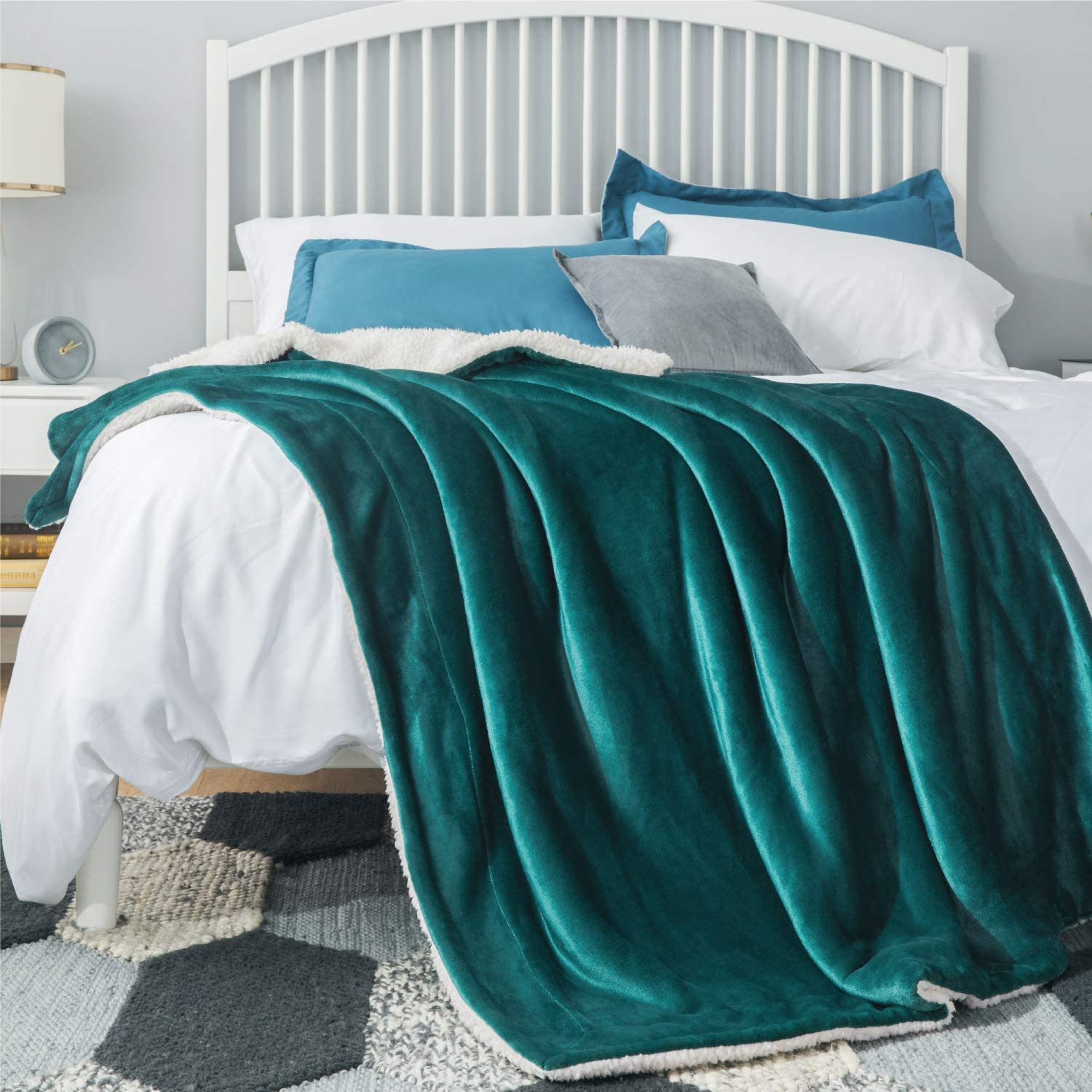Bedsure Sherpa Fleece Blanket Throw Size Navy Lightweight Super Soft Cozy Luxury Bed Blanket Microfiber
