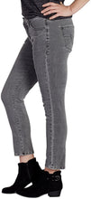 
                        
                          Cargar imagen en el visor de la galería, Jag Jeans Women's Mera Skinny Ankle Pant in Refined Corduroy
                        
                      