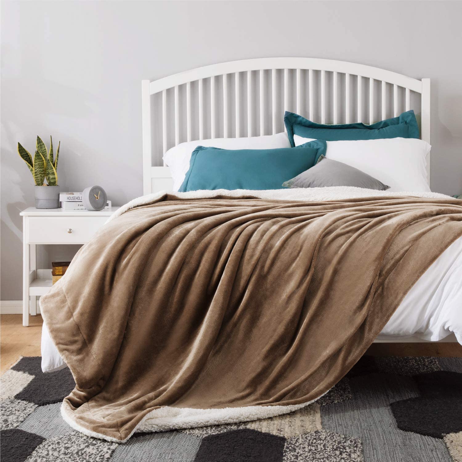 Bedsure Sherpa Fleece Blanket Throw Size Navy Lightweight Super Soft Cozy Luxury Bed Blanket Microfiber