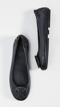 
                        
                          將圖片載入圖庫檢視器 Tory Burch Women's Minnie Travel Ballet Flats
                        
                      