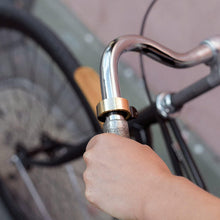 
                        
                          將圖片載入圖庫檢視器 Knog Oi Bike Bell - Original &amp; Luxe Styles, Built in Cable-Clip, Adult/Youth Bicycle Bell (Black, Copper, Brass, Aluminum)
                        
                      