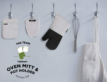 
                        
                          Muat gambar ke penampil Galeri, Cuisinart Chambray Neoprene Mini Oven Mitts, 2 Pack – Heat Resistant to 400 F . - JOY2ESpree
                        
                      