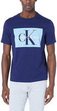 
                        
                          Cargar imagen en el visor de la galería, Calvin Klein Men's Short Sleeve Monogram Logo T-Shirt
                        
                      